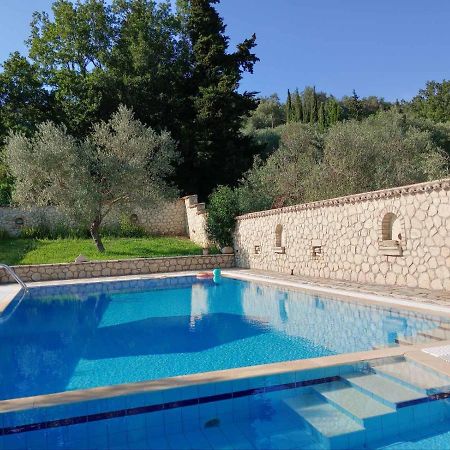 Pool Villa Grigoris Aspiotades Exterior photo