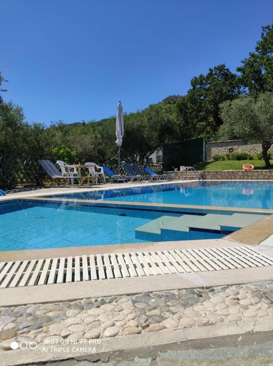 Pool Villa Grigoris Aspiotades Exterior photo