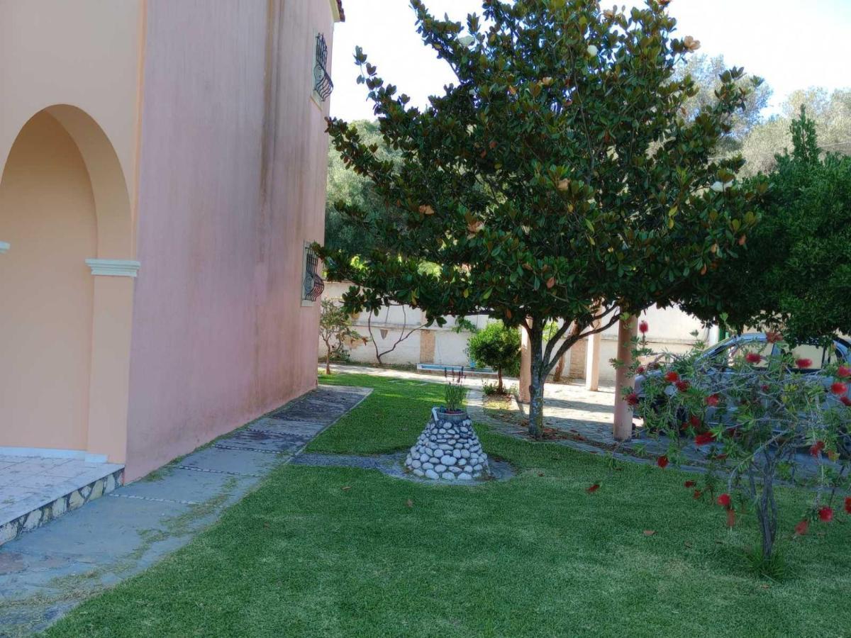 Pool Villa Grigoris Aspiotades Exterior photo