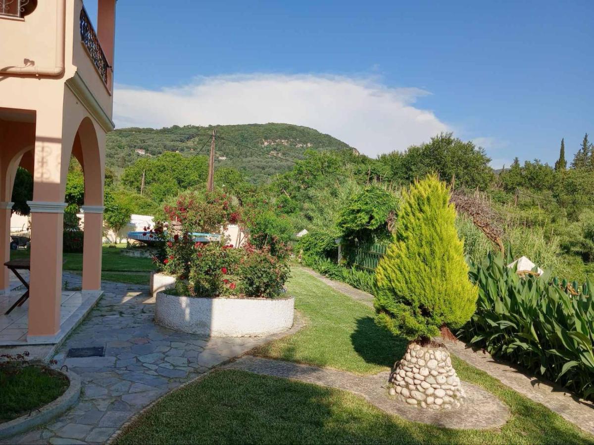 Pool Villa Grigoris Aspiotades Exterior photo