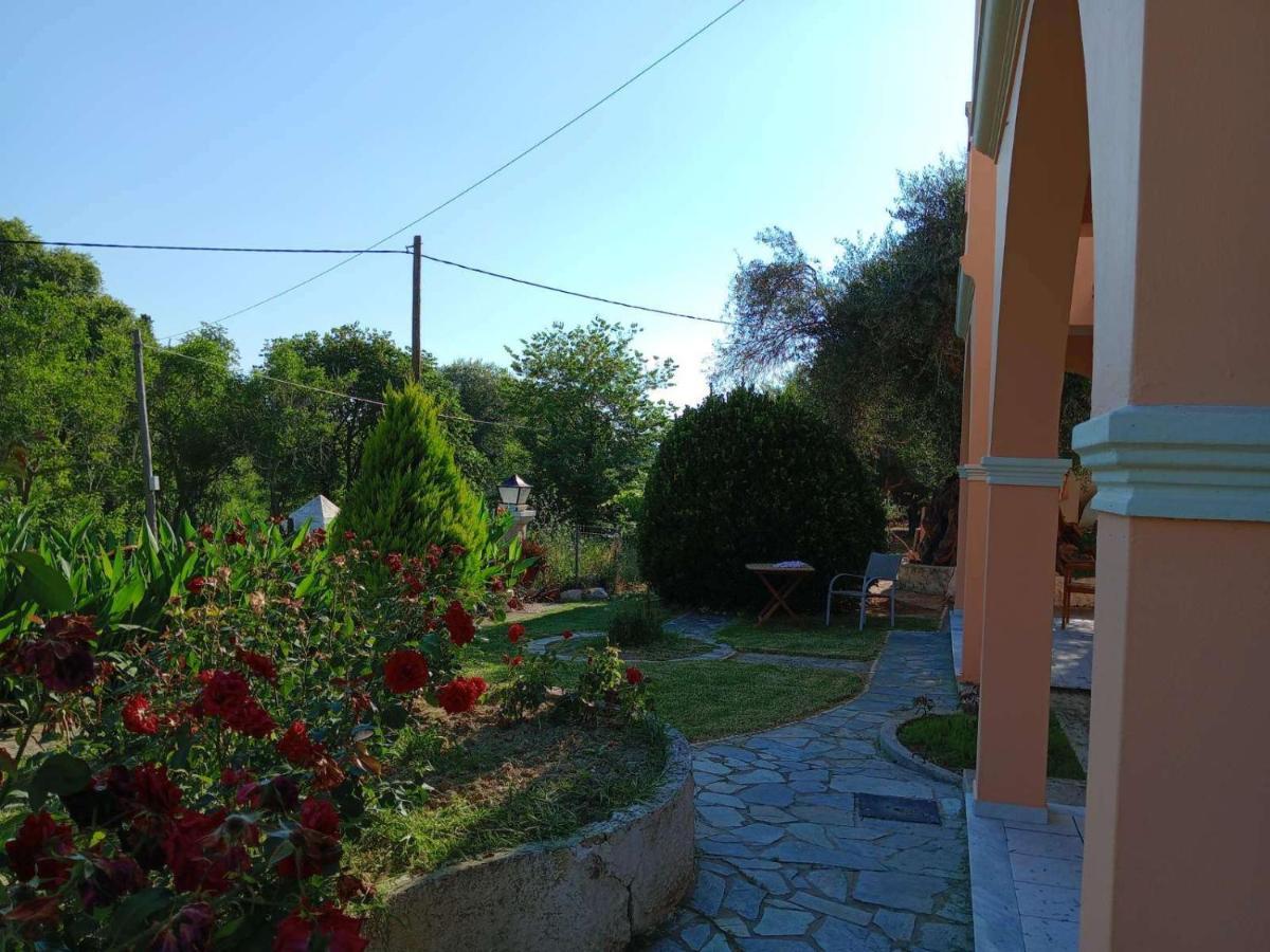 Pool Villa Grigoris Aspiotades Exterior photo