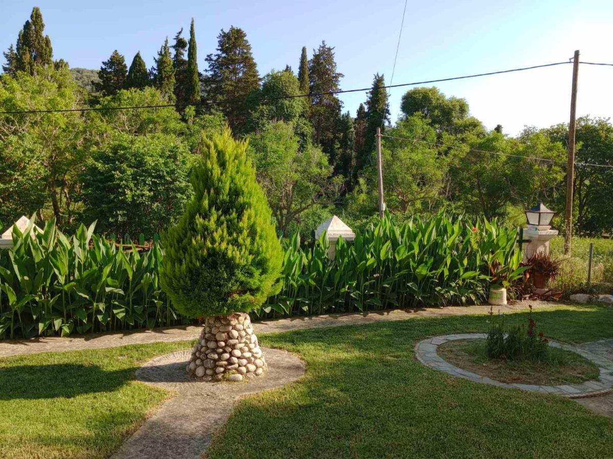 Pool Villa Grigoris Aspiotades Exterior photo