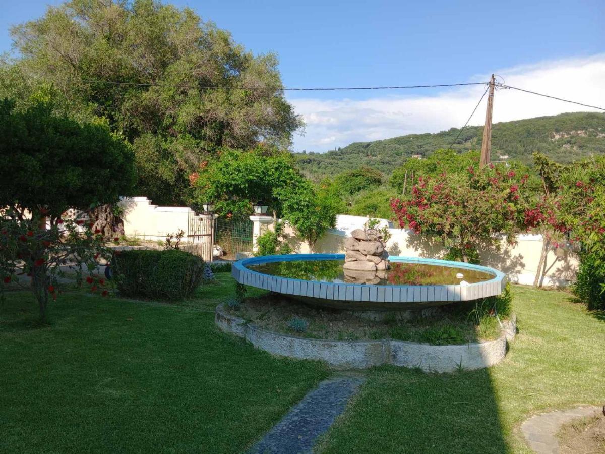 Pool Villa Grigoris Aspiotades Exterior photo