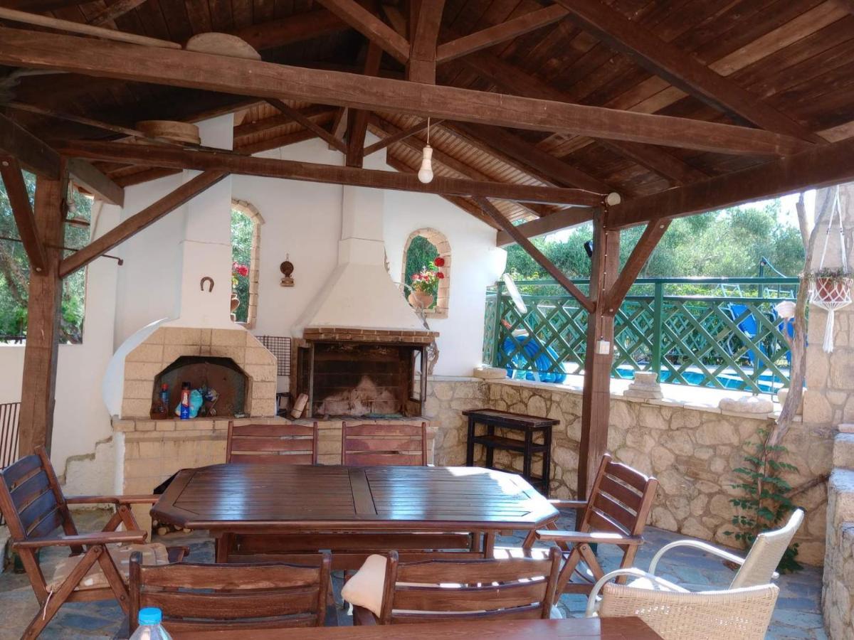 Pool Villa Grigoris Aspiotades Exterior photo